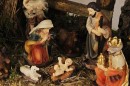 Christmas Crib: 3.5 inch nativity figures with medium stable