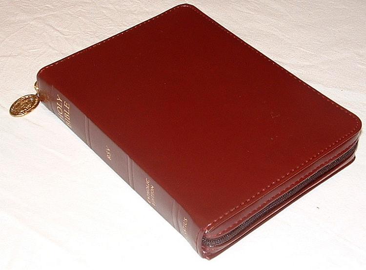 The RSV Bible - Compact zipped - Burgundy