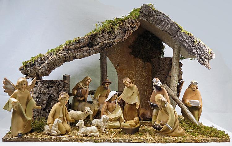 Christmas Crib: Nativity Set 6 inch Wood Effect figures with stable